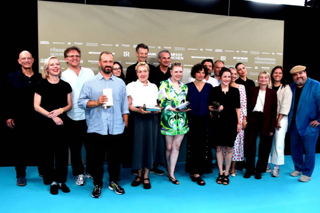 Mit Teilnehmer Christoph Groener Festivaldirektor Filmfest Muenchen Daniel Sponsel HFF Praesident Julia Weigl Kuenstlerische Leiterin Preistraeger Christoph Otto Bester Nachwuchs Produzent Susanne Heinrich Beste Nachwuchs Autorin Ricarda Seifried Beste Nachwuchsschauspielerin Ella Cieslinski Nina Wesemann Beste Nachwuchs Regisseurinnen Muenchen 04.07.2026 Hochschule fuer Fernsehen und Film 43 Filmfest Muenchen Foerderpreis Neues Deutsches Kino Bernd-Eichinger-Platz Foto Muenchen