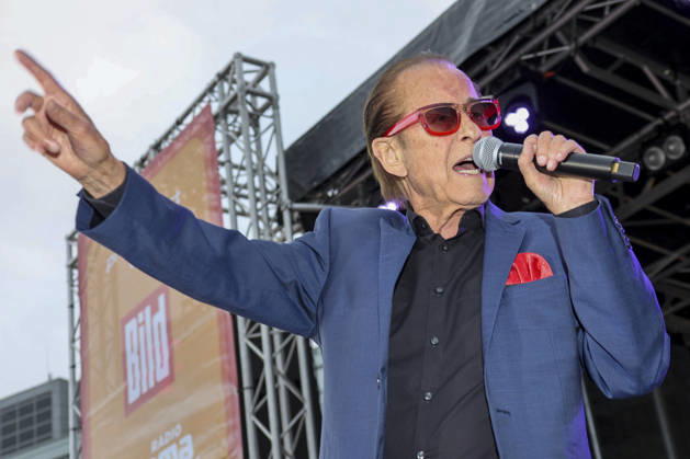 ABB SCHLAGERMOVE- Michael Holm Buehne show singen zu Gast beim Das Schlagermove in Concert Open Air auf dem Heiligengeistfeld in Hamburg am 03.07.2025 Hamburg Deutschland