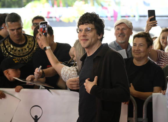 The 60th Karlovy Vary International Film Festival continued on its second day, in Karlovy Vary, Czech Republic, on July 4, 2026. American actor Jesse Eisenberg among fans. (CTKxPhoto KaterinaxSulova) CTKPhotoP2026070403239  CTKPhotoP2026070403239