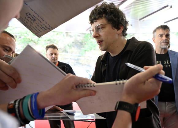The 60th Karlovy Vary International Film Festival continued on its second day, in Karlovy Vary, Czech Republic, on July 4, 2026. American actor Jesse Eisenberg among fans. (CTKxPhoto KaterinaxSulova) CTKPhotoP2026070403238  CTKPhotoP2026070403238