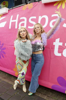 Linda Hesse und Julia Lindholm beim 28. Schlagermove 2026 auf dem Heiligengeistfeld. Hamburg, 04.07.2026