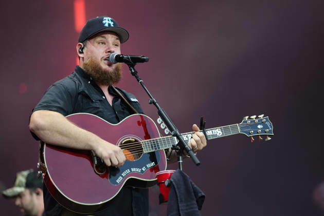 American country singer Luke Combs performs at Ullevi in Gothenburg, Sweden, on July 4, 2026 GÖTEBORG SWEDEN x9200x  Copyright: xAdamxIhse TTx LUKE COMBS AT ULLEVI rzlqeXjUKZk
