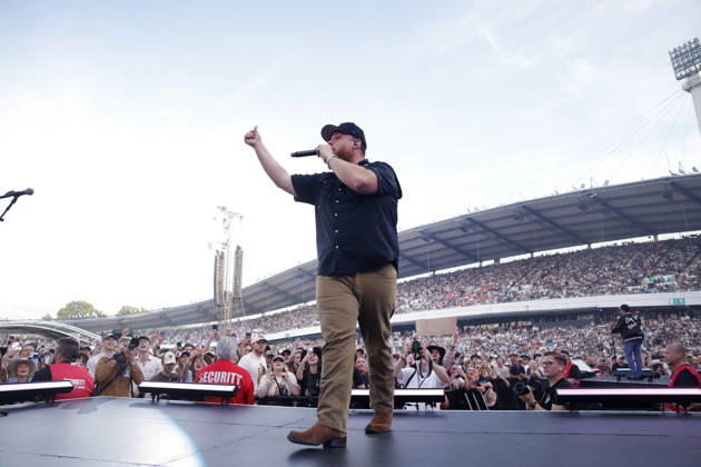 American country singer Luke Combs performs at Ullevi in Gothenburg, Sweden, on July 4, 2026 GÖTEBORG SWEDEN x9200x  Copyright: xAdamxIhse TTx LUKE COMBS AT ULLEVI tguXhIl2wLI