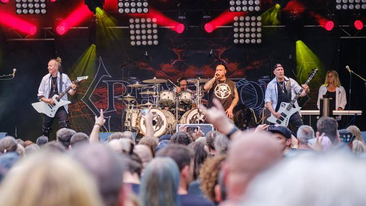 Castle Rock in Mülheim ** NUR FÜR REDAKTIONELLE ZWECKE ** EDITORIAL USE ONLY **<p>Die Band CREMATORY auf der Bühne. Emotionaler Abschied von Castle Rock am Samstag, 04. Juli 2026 in Mülheim.¨ Deutschland NRW Mülheim Copyright: ChristophxWojtyczka
