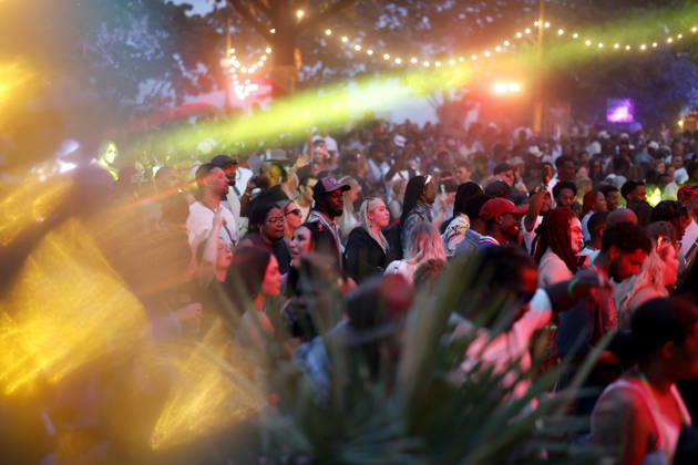 Gäste machen Party beim Summerjam Festival 2026 am Fühlinger See. Das Summerjam Festival ist eines der größten Reggae-Festivals in Europa und existiert dieses Jahr 39 Jahre, 29 davon in Köln. (Themenbild, Symbolbild) Köln, 04.07.2026 NRW Deutschland Copyright: xChristophxHardtx