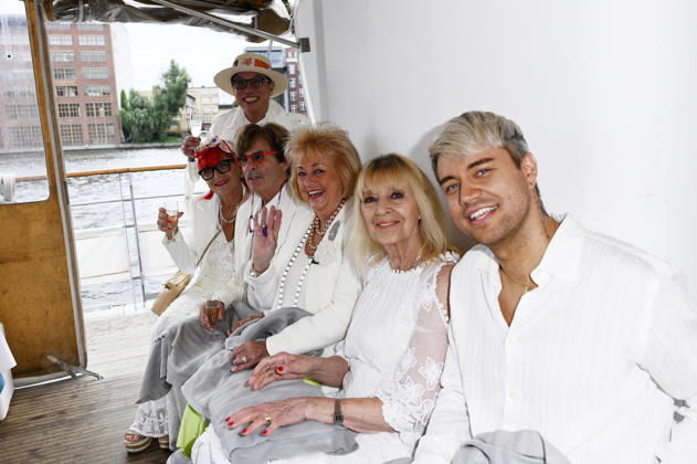 Petra Draeger, Jörg Draeger, Stefanie Simon, Cindy Berger und Marcell Damaschke beim Diner en Blanc mit Bootsfahrt zum NYX Hotel Berlin Köpenick. Berlin, 04.07.2026
