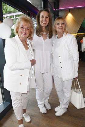 Stefanie Simon, Manuela Schikorsky und Cindy Berger beim Diner en Blanc mit Bootsfahrt zum NYX Hotel Berlin Köpenick. Berlin, 04.07.2026