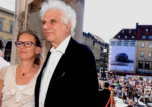 Lila Schulz Politikwissenschaftlerin Udo Wachtveitl Schauspieler Muenchen 04.07.2026 Max Joseph Platz Bayerische Staatsoper OPER FUER ALLE Die Wallkuere -Richard Wagner Foto Muenchen