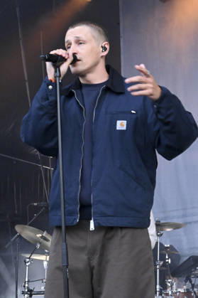LSP BENZKO- Tim Bendzko der Saenger mit kurzen Harren die Locken sind ab,Top-Act am 04.07.2026 auf der grossen Buehne an der Seebruecke in St. Peter-Ording im Rahmen seiner Tour Alles, nur nicht zurueck auf dem HÃÜDI-Nachhaltigkeitsfestival in St. Peter-Ording Kreis Nordfriesland Schleswig Holstein Schleswig-Holstein Frankreich