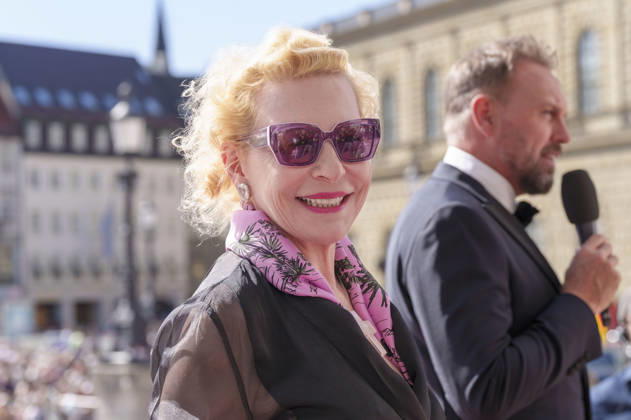 Sunnyi Melles bei der Ankunft zum Event Oper für alle 2026 im Rahmen der Münchner Opernfestspiele mit der Live-Opernübertragung von Richard Wagners Die Walküre im Nationaltheater. München, 04.07.2026