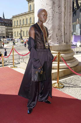 Papis Loveday bei der Ankunft zum Event Oper für alle 2026 im Rahmen der Münchner Opernfestspiele mit der Live-Opernübertragung von Richard Wagners Die Walküre im Nationaltheater. München, 04.07.2026