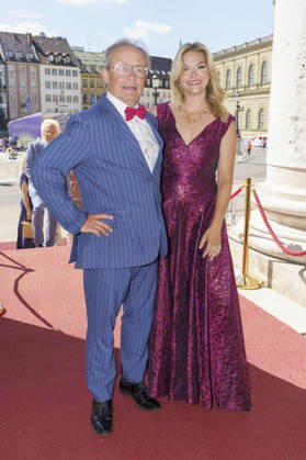 Wigald Boning mit Ehefrau Teresa Boning bei der Ankunft zum Event Oper für alle 2026 im Rahmen der Münchner Opernfestspiele mit der Live-Opernübertragung von Richard Wagners Die Walküre im Nationaltheater. München, 04.07.2026