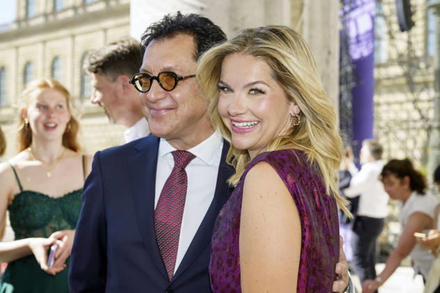Serge Dorny und Teresa Boning bei der Ankunft zum Event Oper für alle 2026 im Rahmen der Münchner Opernfestspiele mit der Live-Opernübertragung von Richard Wagners Die Walküre im Nationaltheater. München, 04.07.2026