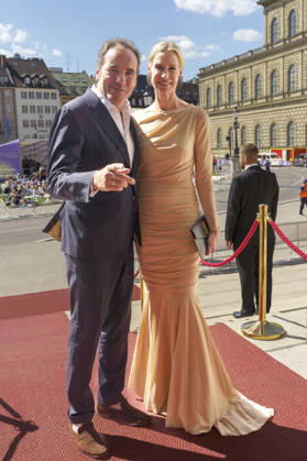 Thomas Ohrner mit Ehefrau Anne Arnholdt bei der Ankunft zum Event Oper für alle 2026 im Rahmen der Münchner Opernfestspiele mit der Live-Opernübertragung von Richard Wagners Die Walküre im Nationaltheater. München, 04.07.2026