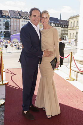 Thomas Ohrner mit Ehefrau Anne Arnholdt bei der Ankunft zum Event Oper für alle 2026 im Rahmen der Münchner Opernfestspiele mit der Live-Opernübertragung von Richard Wagners Die Walküre im Nationaltheater. München, 04.07.2026
