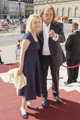 Leslie Mandoki mit Ehefrau Eva Mandoki bei der Ankunft zum Event Oper für alle 2026 im Rahmen der Münchner Opernfestspiele mit der Live-Opernübertragung von Richard Wagners Die Walküre im Nationaltheater. München, 04.07.2026