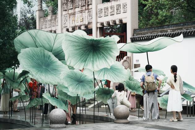 Lotus Leaf Art Installation Citizens enjoy the cool breeze under an art installation composed of giant lotus leaves in Hangzhou, Zhejiang Province, China on July 5, 2026. Hangzhou Zhejiang China  Copyright: xLWx i1783267418400