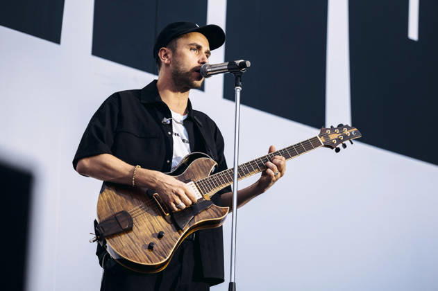 Clueso live bei einem Konzert auf dem Domplatz. Erfurt, 04.07.2026