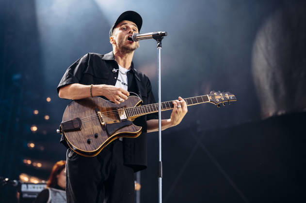 Clueso live bei einem Konzert auf dem Domplatz. Erfurt, 04.07.2026