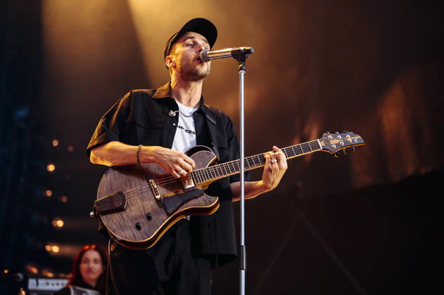 Clueso live bei einem Konzert auf dem Domplatz. Erfurt, 04.07.2026
