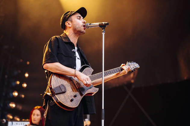 Clueso live bei einem Konzert auf dem Domplatz. Erfurt, 04.07.2026