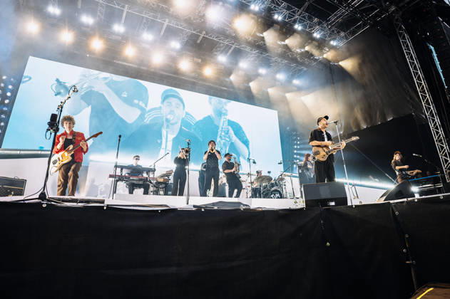 Clueso live bei einem Konzert auf dem Domplatz. Erfurt, 04.07.2026