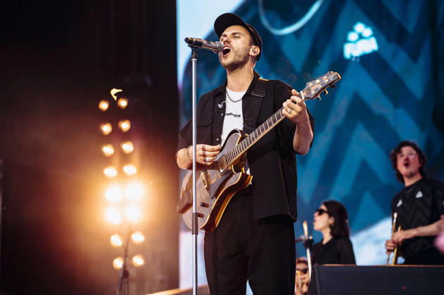 Clueso live bei einem Konzert auf dem Domplatz. Erfurt, 04.07.2026