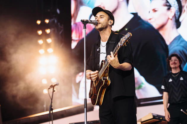 Clueso live bei einem Konzert auf dem Domplatz. Erfurt, 04.07.2026
