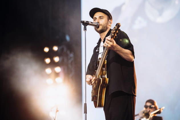 Clueso live bei einem Konzert auf dem Domplatz. Erfurt, 04.07.2026