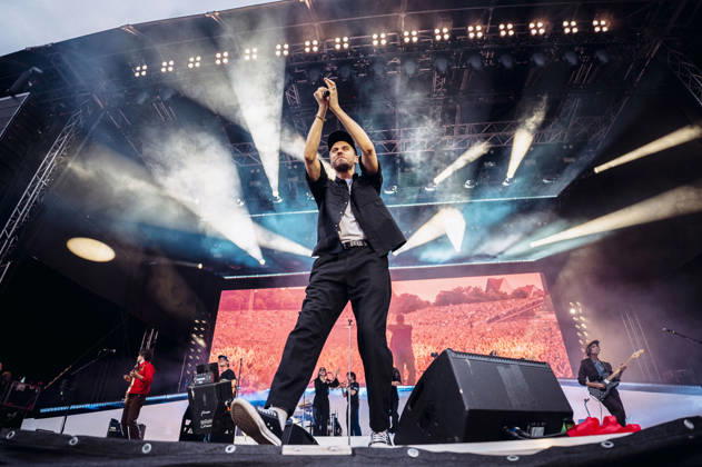 Clueso live bei einem Konzert auf dem Domplatz. Erfurt, 04.07.2026