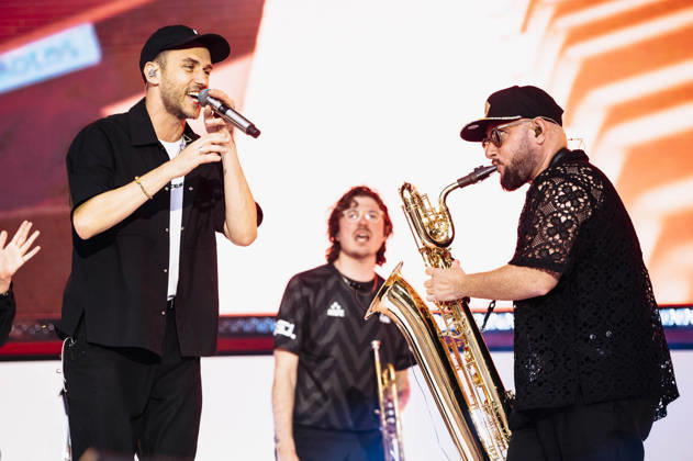 Clueso live bei einem Konzert auf dem Domplatz. Erfurt, 04.07.2026