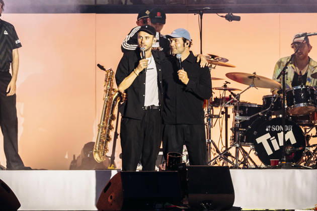 Clueso und Bosse live bei einem Konzert auf dem Domplatz. Erfurt, 04.07.2026