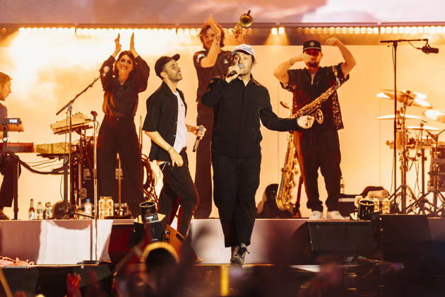 Clueso und Bosse live bei einem Konzert auf dem Domplatz. Erfurt, 04.07.2026