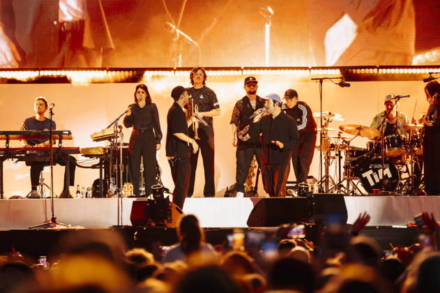 Clueso und Bosse live bei einem Konzert auf dem Domplatz. Erfurt, 04.07.2026