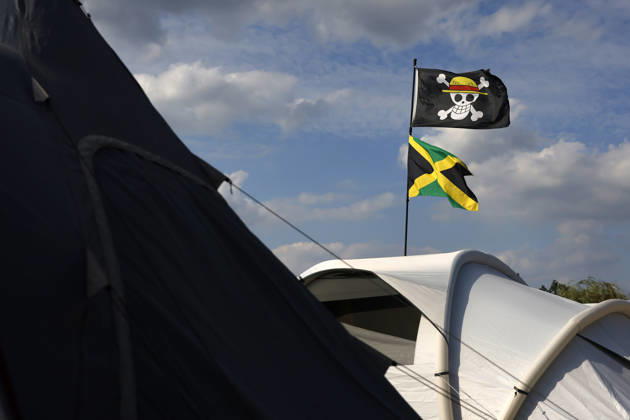 Zelte von Festivalbesuchern sind eng gebaut bis ans Seeufer beim Summerjam Festival 2026 am Fühlinger See. Das Summerjam Festival ist eines der größten Reggae-Festivals in Europa und existiert dieses Jahr 39 Jahre, 29 davon in Köln. (Themenbild, Symbolbild) Köln, 04.07.2026 NRW Deutschland Copyright: xChristophxHardtx