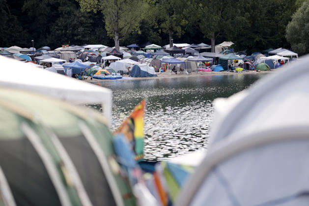 Zelte von Festivalbesuchern sind eng gebaut bis ans Seeufer beim Summerjam Festival 2026 am Fühlinger See. Das Summerjam Festival ist eines der größten Reggae-Festivals in Europa und existiert dieses Jahr 39 Jahre, 29 davon in Köln. (Themenbild, Symbolbild) Köln, 04.07.2026 NRW Deutschland Copyright: xChristophxHardtx