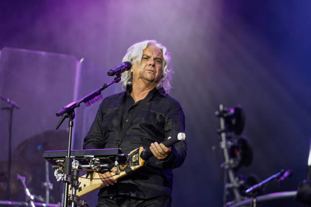 Marillion auf dem Kunst!Rasen Bonn Marillion-Leadsänger Steve HOGARTH beim Live-Auftritt der britischen Prog-Rock-Band vor rund 3.500 Zuschauern beim Open-Air-Konzert auf dem Kunst!Rasen Bonn-Gronau. Die Konzertreihe findet am Rande der Rheinaue am Bonner Rheinufer statt. Bonn Nordrhein-Westfalen Deutschland Copyright: xMarcxJohnx