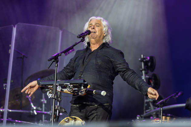 Marillion auf dem Kunst!Rasen Bonn Marillion-Leadsänger Steve HOGARTH beim Live-Auftritt der britischen Prog-Rock-Band vor rund 3.500 Zuschauern beim Open-Air-Konzert auf dem Kunst!Rasen Bonn-Gronau. Die Konzertreihe findet am Rande der Rheinaue am Bonner Rheinufer statt. Bonn Nordrhein-Westfalen Deutschland Copyright: xMarcxJohnx