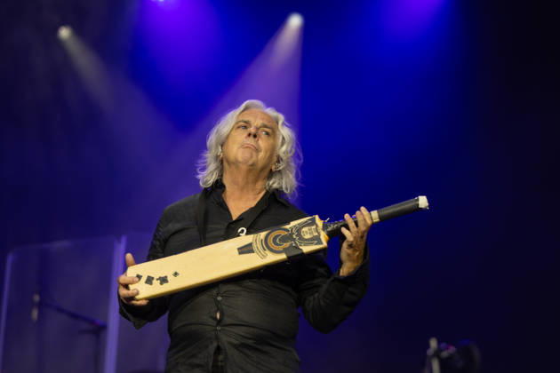 Marillion auf dem Kunst!Rasen Bonn Marillion-Leadsänger Steve HOGARTH beim Live-Auftritt der britischen Prog-Rock-Band vor rund 3.500 Zuschauern beim Open-Air-Konzert auf dem Kunst!Rasen Bonn-Gronau. Die Konzertreihe findet am Rande der Rheinaue am Bonner Rheinufer statt. Bonn Nordrhein-Westfalen Deutschland Copyright: xMarcxJohnx