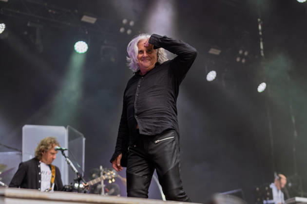 Marillion auf dem Kunst!Rasen Bonn Marillion-Leadsänger Steve HOGARTH beim Live-Auftritt der britischen Prog-Rock-Band vor rund 3.500 Zuschauern beim Open-Air-Konzert auf dem Kunst!Rasen Bonn-Gronau. Die Konzertreihe findet am Rande der Rheinaue am Bonner Rheinufer statt. Bonn Nordrhein-Westfalen Deutschland Copyright: xMarcxJohnx