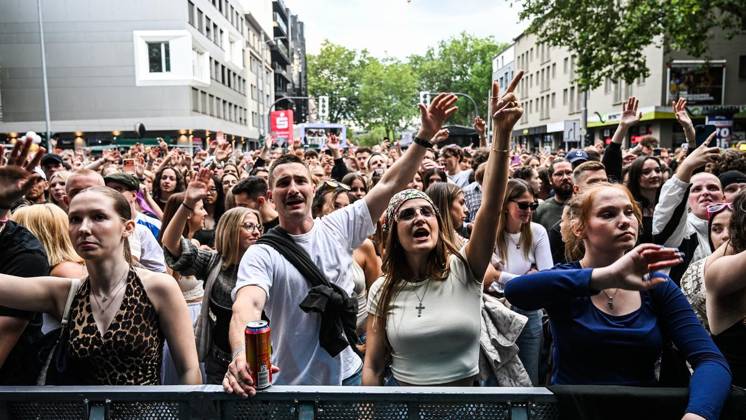 Bochum Total am Sonntag, 5. Juli ** NUR FÜR REDAKTIONELLE ZWECKE ** EDITORIAL USE ONLY **<p>Yung Saint Paul spielt auf der Eins Live Bühne bei Bochum Total am Sonntag, 5. Juli 2026. . Bochum Copyright: SvenjaxHanusch