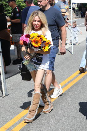 Celebrities enjoy a bright, warm day shopping at the Farmers Market Featuring: E. G. Daily Where: Studio City, California, United States When: 05 Jul 2026 Credit: H2Y INSTARimages EDITORIAL USE ONLY. NOT FOR USE BY NEWSPAPERS BASED IN THE UK. Copyright: xx instar55830626