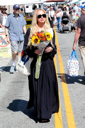 Celebrities enjoy a bright, warm day shopping at the Farmers Market Featuring: Katarina Van Derham Where: Studio City, California, United States When: 05 Jul 2026 Credit: H2Y INSTARimages EDITORIAL USE ONLY. NOT FOR USE BY NEWSPAPERS BASED IN THE UK. Copyright: xx instar55830640