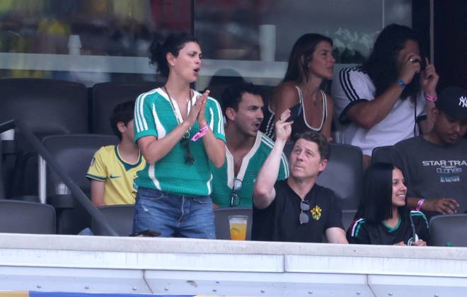 2026 World Cup - Ben McKenzie And Morena Baccarin Ben McKenzie with wife Morena Baccarin attend the match Brazil vs Norway FIFA World Cup 2026 at the New York New Jersey Stadium, NJ on July 5, 2026. Photo by Charles Guerin ABACAPRESS.COM East Rutherford NJ United States  Copyright: xGuerinxCharles ABACAx