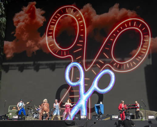 Scissor Sisters at BST Festival 05 July 2026 Scissor Sisters perform at American Express presents BST Hyde Park Festival in London on 5th July 2026. Guest appearance from Mel C. Jason Jake Shears Sellards lead vocals, Scott Babydaddy Hoffman bass guitar, Derek Del Marquis Gruen lead guitar., Credit:Zoran Veselinovic B4859 Avalon UK, London, Hyde Park  Copyright: xZoranxVeselinovicx xB4859x xAvalonx 1114743341