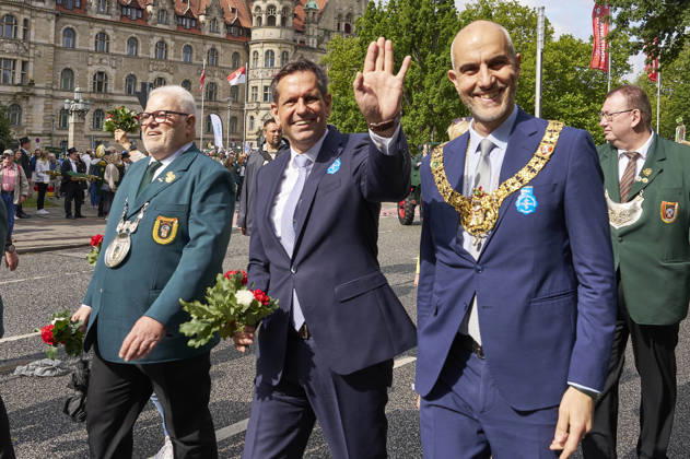 Andreas Schnelle, Olaf Lies und Belit Onay beim Schützenausmarsch zum 497. Schützenfest in der Innenstadt. Hannover, 05.07.2026