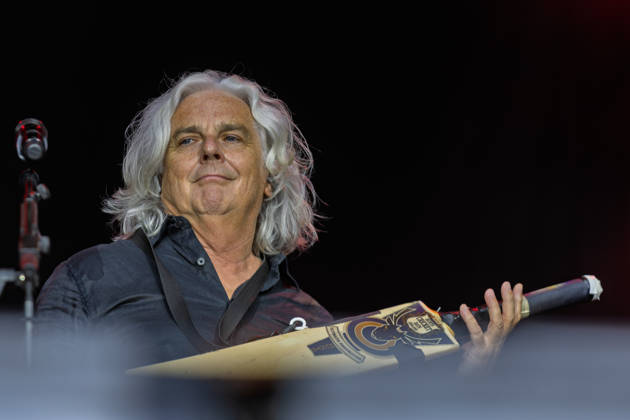 Marillion auf dem Kunst!Rasen Bonn Marillion-Leadsänger Steve HOGARTH beim Live-Auftritt der britischen Prog-Rock-Band vor rund 3.500 Zuschauern beim Open-Air-Konzert auf dem Kunst!Rasen Bonn-Gronau. Die Konzertreihe findet am Rande der Rheinaue am Bonner Rheinufer statt. Bonn Nordrhein-Westfalen Deutschland Copyright: xMarcxJohnx