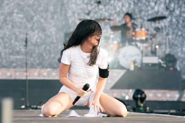 Wolf Alice Performs At Finsbury Park - London Ellie Rowsell of Wolf Alice performs at Wolf Alice at Finsbury Park on July 05, 2026 in London, England. Photo by LounisPhotography ABACAPRESS.COM London United Kingdom  Copyright: xLounisPhotography ABACAx