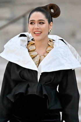PFW Haute Couture Schiaparelli Outside Arrivals JR Araya A. Hargate arriving at the Schiaparelli show during Haute Couture Fashion Week in Paris, France, on 6 July 2026. Photo by Julien Reynaud APS-Medias ABACAPRESS.COM Paris France  Copyright: xReynaudxJulien APS-Medias ABACAx