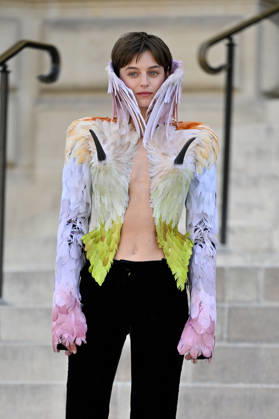 PFW Haute Couture Schiaparelli Outside Arrivals JR Emma Corrin arriving at the Schiaparelli show during Haute Couture Fashion Week in Paris, France, on 6 July 2026. Photo by Julien Reynaud APS-Medias ABACAPRESS.COM Paris France  Copyright: xReynaudxJulien APS-Medias ABACAx